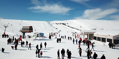 Akdeniz’in Kayak Merkezi Yedikuyular’da Sezon Açıldı