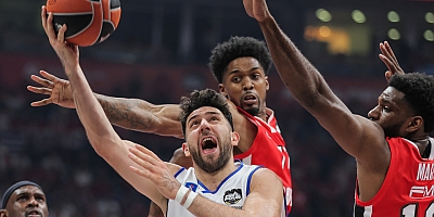 Anadolu Efes - Olympiacos maçı özet ve Son saniyede Micic ile bukduğu üç sayılık basket