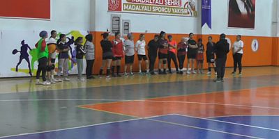 Kahramanmaraş Kadın Hentbol Takımı Dört Topla Antrenman yapıyor