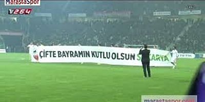 Kahramanmaraşspor, sahaya pankartla çıktı! Çifte Bayramın Kutlu Olsun Sakarya