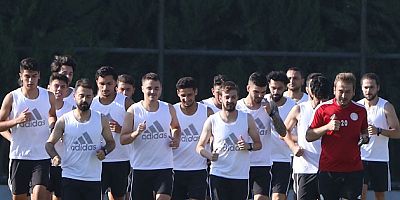 Turgutluspor, biri İç transfer 8 oyuncu ile anlaştı