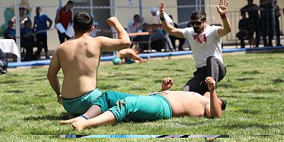 Türkiye Güreş Şampiyonası Dulkadiroğlu Dereköy Şeref Eroğlu Er Meydanı’nda başladı