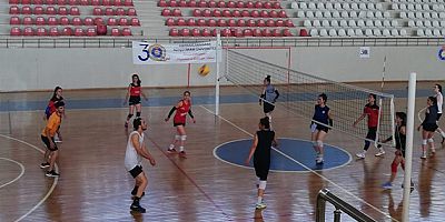 Türkoğlu GençlikSpor'un, Kadın Voleybol takımı 2. Lig final grubunda maçları başlıyor.