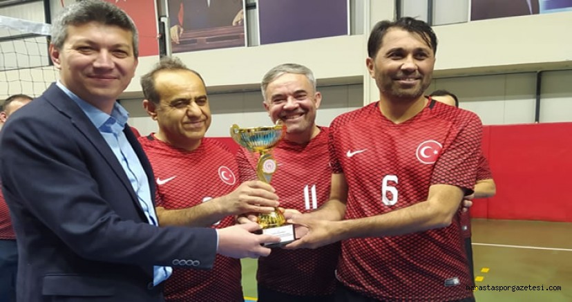 Andırın'da Atatürk Ortaokulu, Öğretmenler Günü Voleybol Turnuvasında Şampiyonu! 