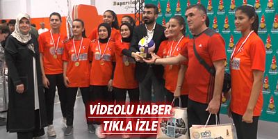 100. Yıl EXPO Voleybol Turnuvasında Şampiyon Mükrime Hatun Mesleki ve Teknik Anadolu Lisesi!