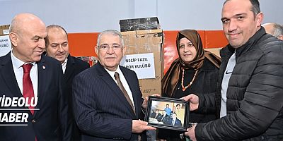 Ahmet Kahveci, Amatörün Babası Ömer Kahveci'nin Fotoğrafını Başkan Hanefi Mahçiçek'e Takdim Etti