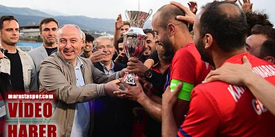 Kahramanmaraş BŞB Gençlikspor, kupasını Vali Coşkun ve Başkan Mahçicek'den aldı