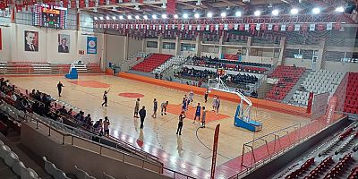 Kahramanmaraş Gençlikspor - Gaziantep Belediye Basketbol Maçında Tribünler