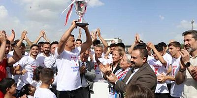 Kahramanmaraş Takımlarının yer grupta TFF 3. Lig'e Yükselen Viranşehir Belediye Spor, Şampiyonluk Kupasını Aldı 