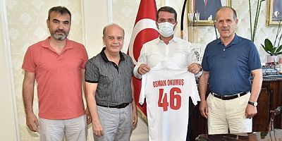 Osman Okumuş’la İlçesindeki spor faaliyetleri hakkında fikir alışverişinde bulundurlar