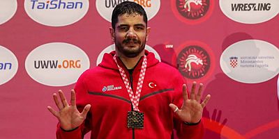 Taha Akgül 10. kez Avrupa Şampiyonuluğunu Hayatını kaybeden 9 Güreşçimize hediye etti