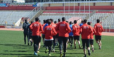 Türkoğlu Belediyespor'da 15 futbolcunun lisasları çıktı
