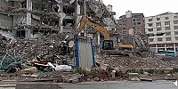 Kahramanmaraş'ın Depremden etkilenen çarşısının her köşesinde yıkım çalışmaları devam ediyor
