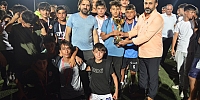 Çırağın Group Büyüksırspor Başkanı İsmail Avanoğlu  4.Uludazspor'a kupasını verdi
