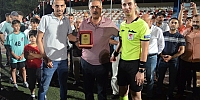 'Çocuklar Sporla İyileşir'' Futbol turnuvasında görev yapan hakemlere plaket verildi