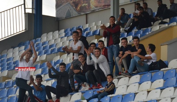Tribüne Çıktılar Abilerine Destek Oldular.