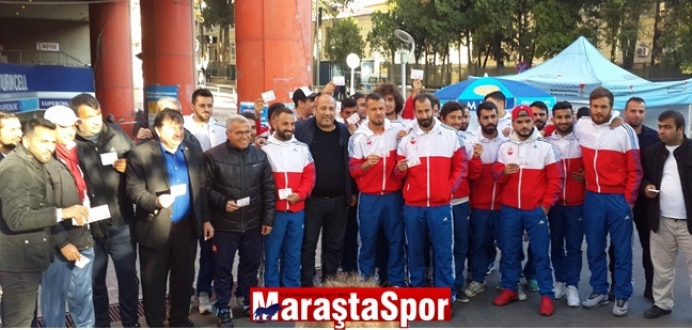 Kahramanmaraşspor’lu Futbolcular sembolik bilet aldı