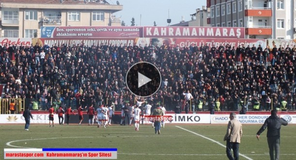 Kahramanmaraşspor’lu oyuncular galibiyeti taraftarıyla kutladı