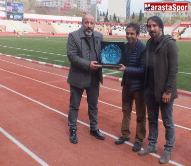 Fatih Ceyhan Finellere Kalan Spor Lisesine Plaket Verdi