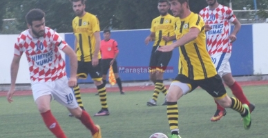 Kendi kalesinden rakip kaleye kadar götürüp gol attı