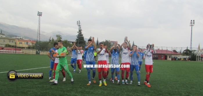 Birlikte tribünleri selamladılar