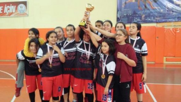 Besketbolda Şampiyon Beyza Orta Okulu