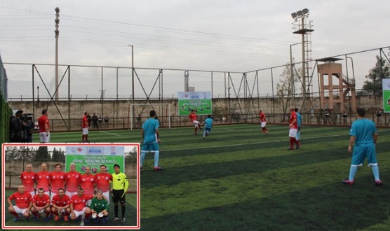 FUTBOLUN EFSANELERİ GENÇ MAHKUMLARLA BULUŞTU