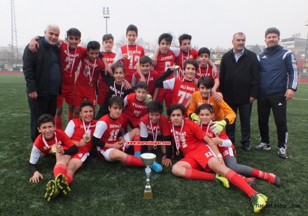 Şampiyon Nuri Pakdil Orta Okulu