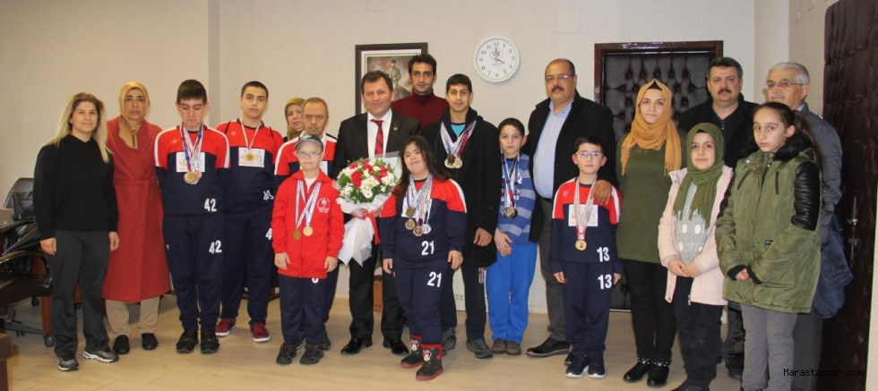 ÖZEL SPORCULARIMIZ YÜZME ŞAMPİYONASINDA MADALYALARI TOPLADI