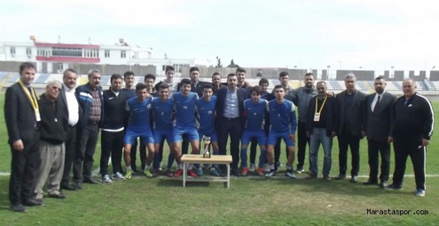 U19 LİGİ ŞAMPİYONU 1920 MARAŞSPOR KUPASINI ALDI