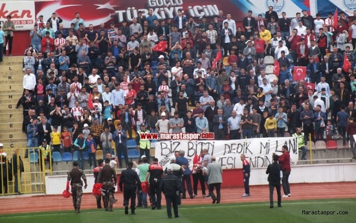 Taraftar Polise Çiçek verdi