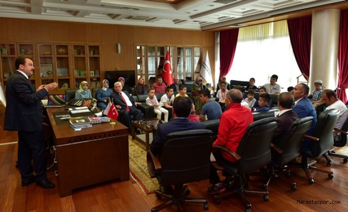 YÜZME ŞAMPİYONLARINDAN ERKOÇ’A ZİYARET