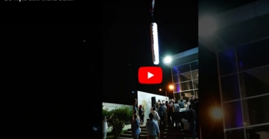 Bu viçte asılı olana bakın