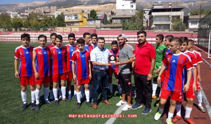 Tuğsat’tan Demir’a Plaket