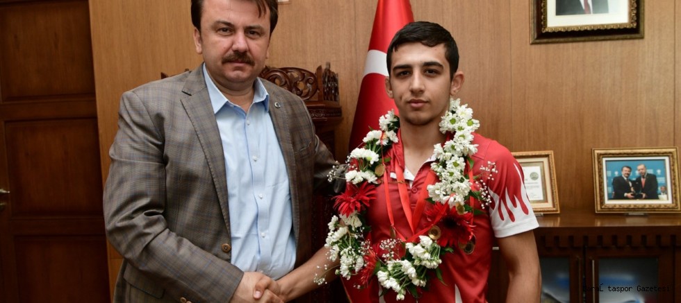 BÜYÜKŞEHİR GÜREŞÇİSİ HALİL GÖKDENİZ ARJANTİN YOLCUSU