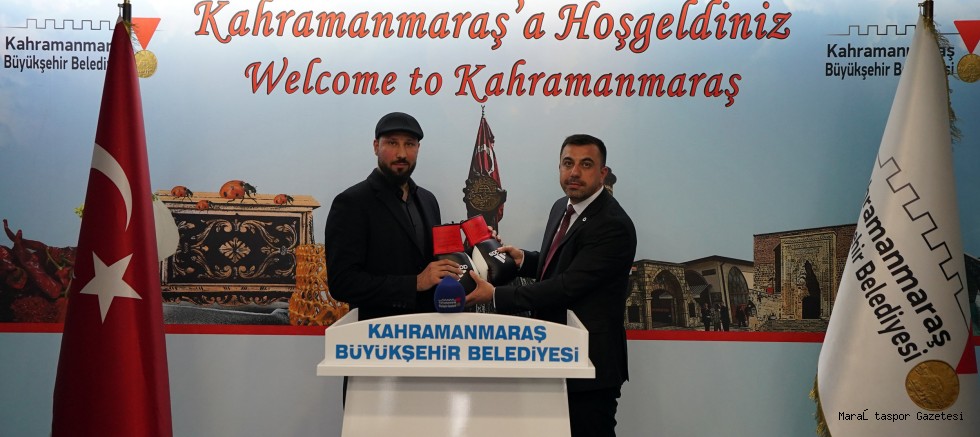ALMANYA BOKS ŞAMPİYONU ELDİVENİNİ ERKOÇ’A HEDİYE ETTİ