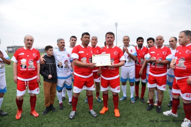 Türkoğlu futbol sahası tarihi bir anıya tanıklık yaptı