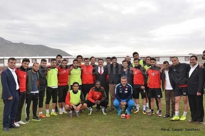 Başkan Gürbüz, futbolculardan galibiyet sözü aldı