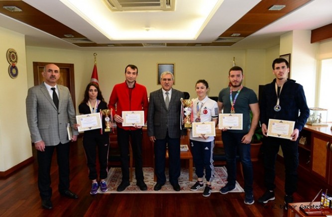 Rektör Can, KSÜ Wushu Kungfu Takımını Makamında Kabul Etti