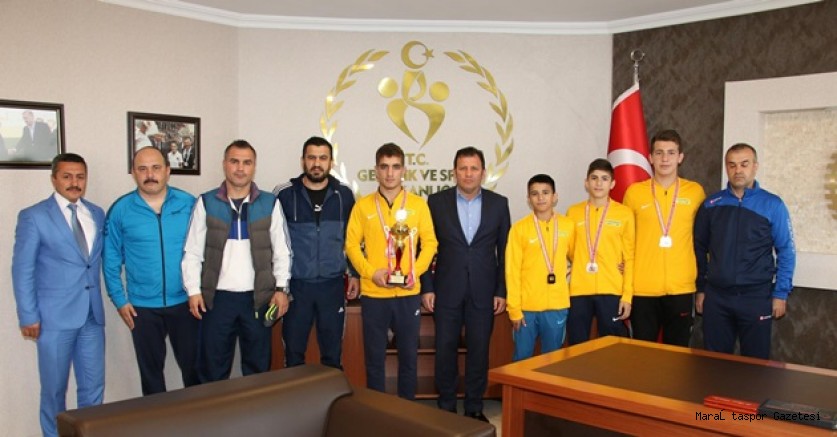 Türkiye ikincilik kupasını alarak Kabakçı’yı ziyaret ettiler.