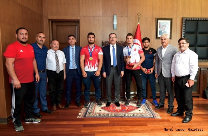ŞAMPİYON GÜREŞÇİLERDEN BAŞKAN GÜNGÖR’E ZİYARET