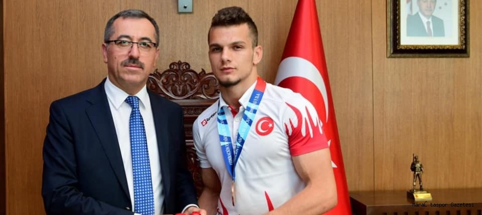 Büyükşehir Güreşçileri Dünya Şampiyonasında
