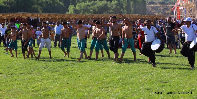Büyükşehir sporcuları kısa şalvar ve karakucak güreşlerini tanıttı