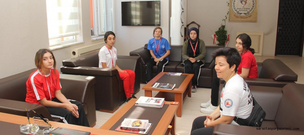ŞAMPİYON WUSHU SPORCULARINDAN İL MÜDÜRÜ KABAKCIYA ZİYARET