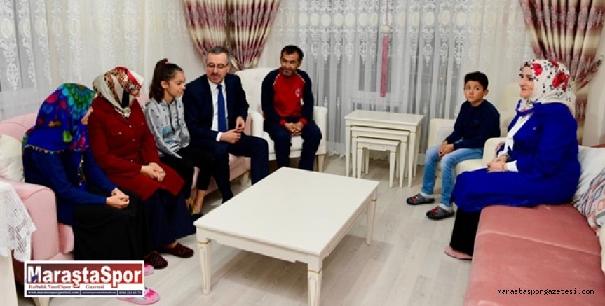 Milli Yüzücüyü Ziyaret Etti
