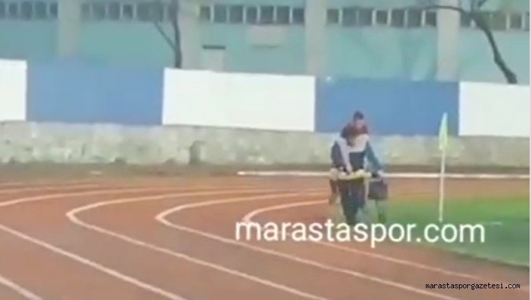 Kahramanmaraşta sakatlanan oyuncuyu sırtında taşıdı