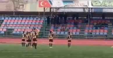 U13 Afşin Belediyespor oyuncusu gol sonrası “Asker Selamı” verdi