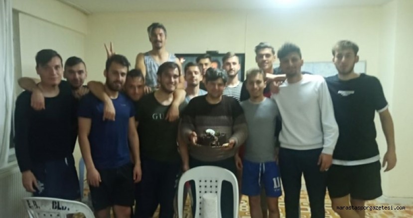 Elbistanspor’lu oyunculardan doğum günü sürprizi