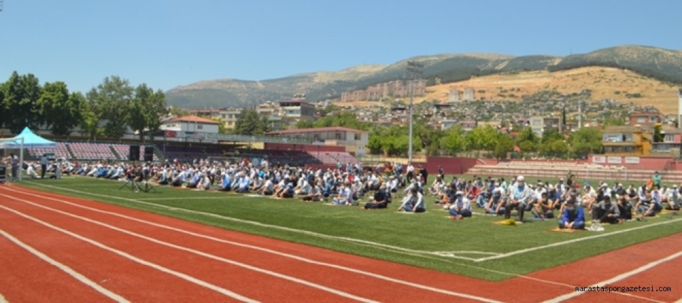 Futbol sahasında 5. kez Cuma namazı eda edildi