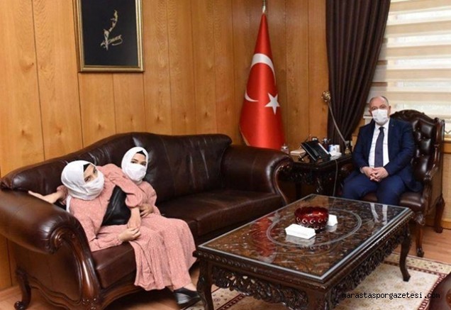 Siyam ikizleri Ayşe ve Sema Tanrıkulu’nu misafir etti
